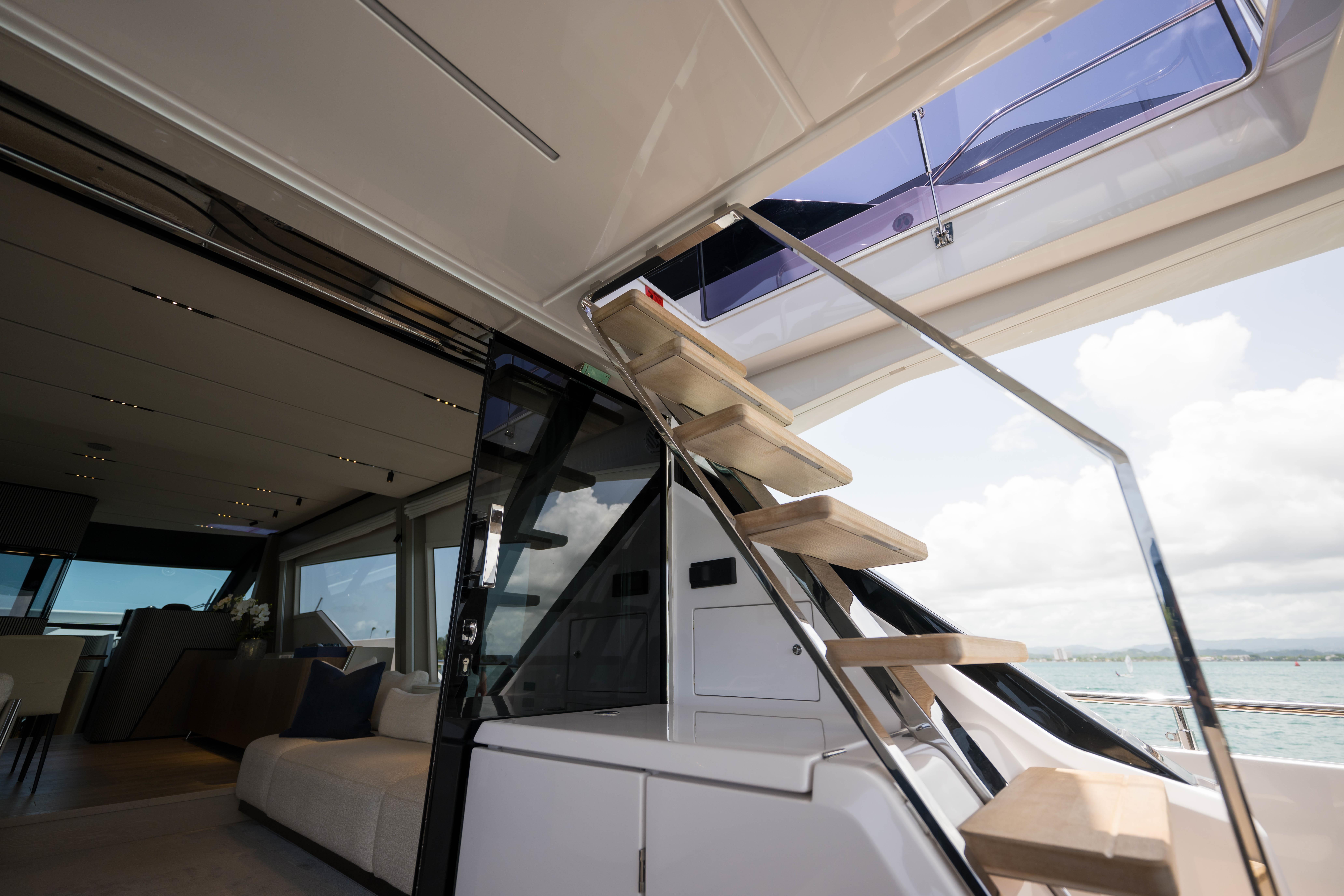 2023 FERRETTI YACHTS 720 